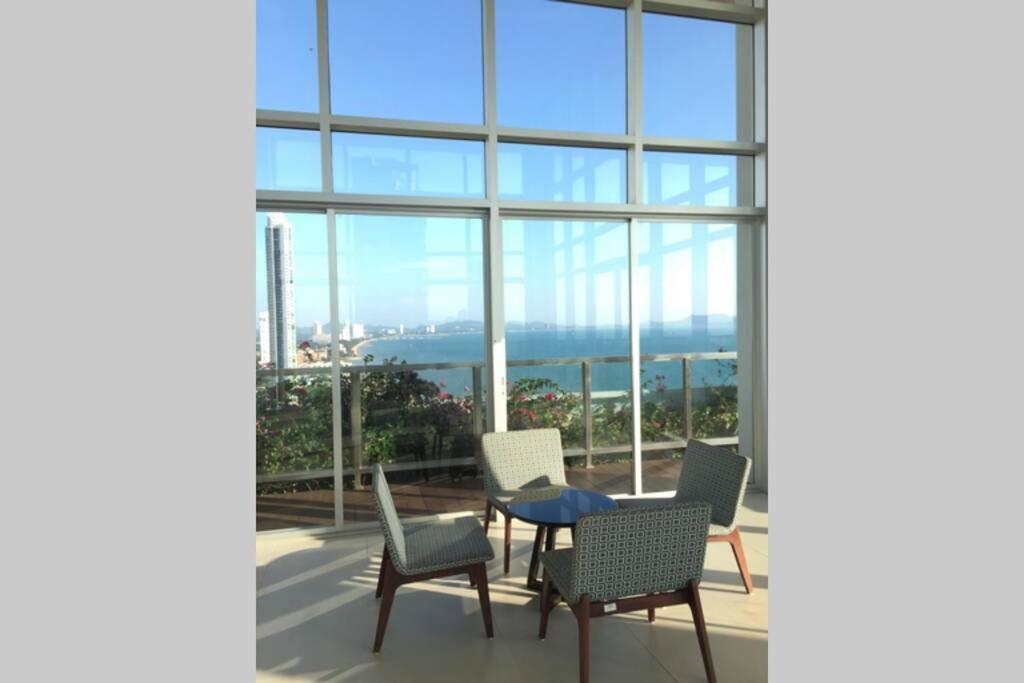 Stunning Seaview Suite Jomtien Beach Exteriör bild